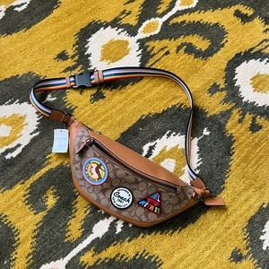 Coach Warren BB Pride Patch large size plenty of storage. Leather and canvas